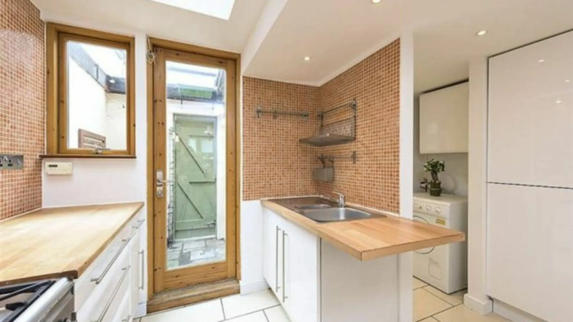 Cosy 2 Bedroom House In Dublin 4 0*,